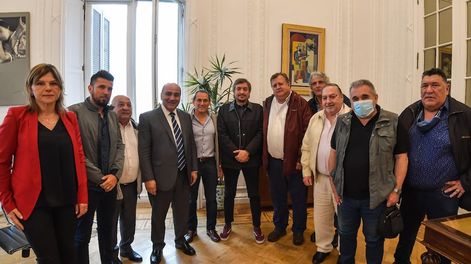 Los Andes | Juan Manzur, Máximo Kirchner y los gremialistas del transporte.