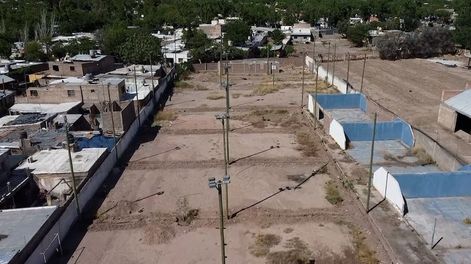 Los Andes | Terrenos de la casa donde vivía Gil Pereg, el israelí condenado a perpetua por los asesinatos de su madre y su tía que falleció el último domingo en el hospital psiquiátrico donde cumplía la condena.  | Foto: archivo Los Andes