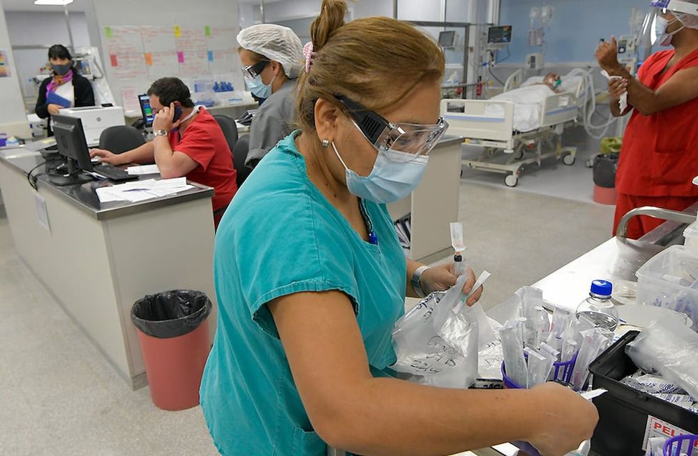 En los hospitales admiten que, por la segunda ola del virus, llegan más embarazadas con cuadros graves. Foto: Orlando Pelichotti / Los Andes