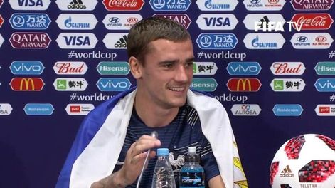 Pasión charrúa: Griezmann festejó el triunfo de Francia con la bandera uruguaya