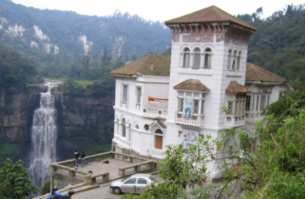 El Salto del Tequendama y el antiguo hotel -hoy museo- dan nombre a un maravilloso vino de Tupungato.