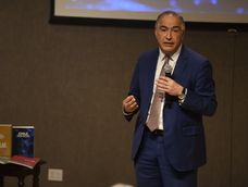El senador de Chile, Francisco Chahuán, visitó Mendoza para encabezar una conferencia sobre gobernanza anticipatoria en la Legislatura provincial.