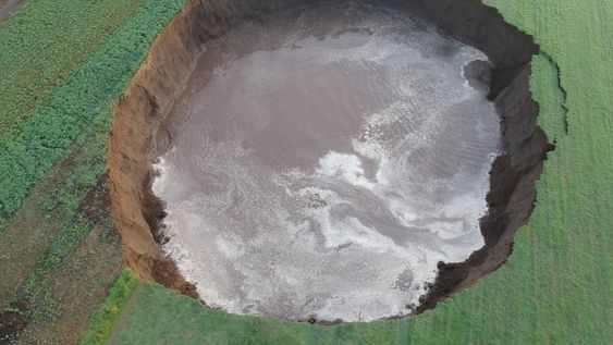 Socavón gigante en el estado de Puebla, México - Twitter @PC_Estatal