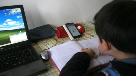 La segunda parte del año escolar en 2020 siguió con la modalidad de clases virtuales debido a la pandemia del coronavirus. Foto: Marcelo Rolland / Los Andes