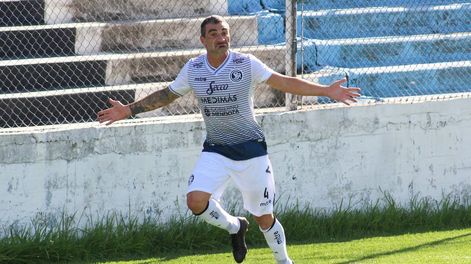 El defensor convirtió el primer gol de la Lepra.