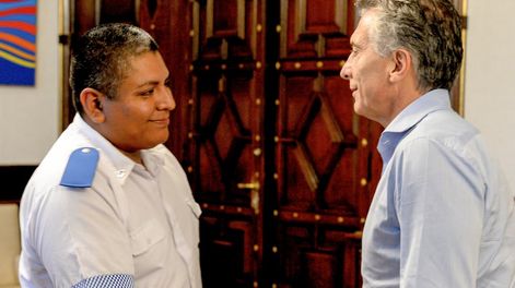 De héroe a villano - Por Julio Argentino Adur