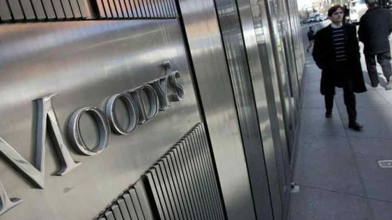 Moody’s prevé que “no va a ser fácil” cumplir el acuerdo con el FMI y alertó que va a haber una “devaluación”