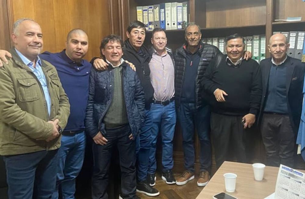 Jerárquicos del Petróleo de Cuyo logró un incremento salarial anual del 107,5%Estuvieron presentes el secretario general de Jerárquicos, Julián Matamala; el primer vocal Emmanuel Matamala y el secretario gremial, Sebastián Aguilar, más otros referentes sindicales.