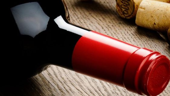 Hablemos de tapones para vinos: ¿corcho, plástico, tapa rosca, vidrio... cuál es mejor?
