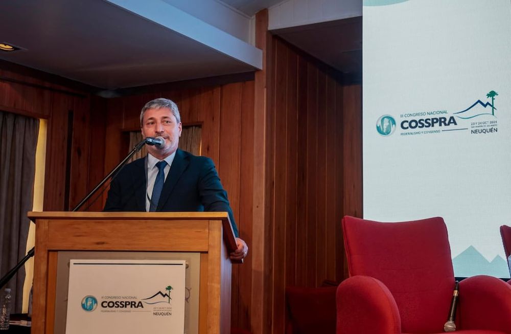 En el cierre del III Congreso Nacional “Federalismo y Consenso”, Carlos Funes enfatizó la necesidad de una integración efectiva en el sistema de salud argentino, resaltando la urgencia de reformas estructurales que fortalezcan las obras sociales provinciales y aseguren la atención médica para todos los ciudadanos.