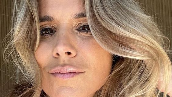 Flavia posó con una bikini que deja ver su increíble cuerpo a los 56 años