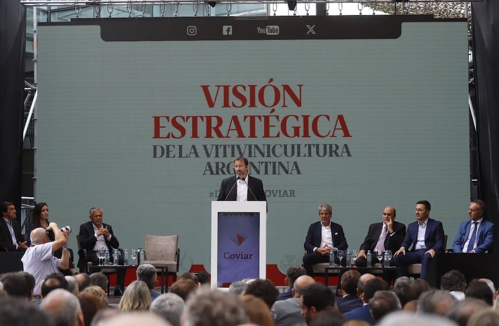 Coviar es un organismo público-privado que gestiona y articula las acciones necesarias para cumplir con los objetivos del Plan Estratégico Vitivinícola.