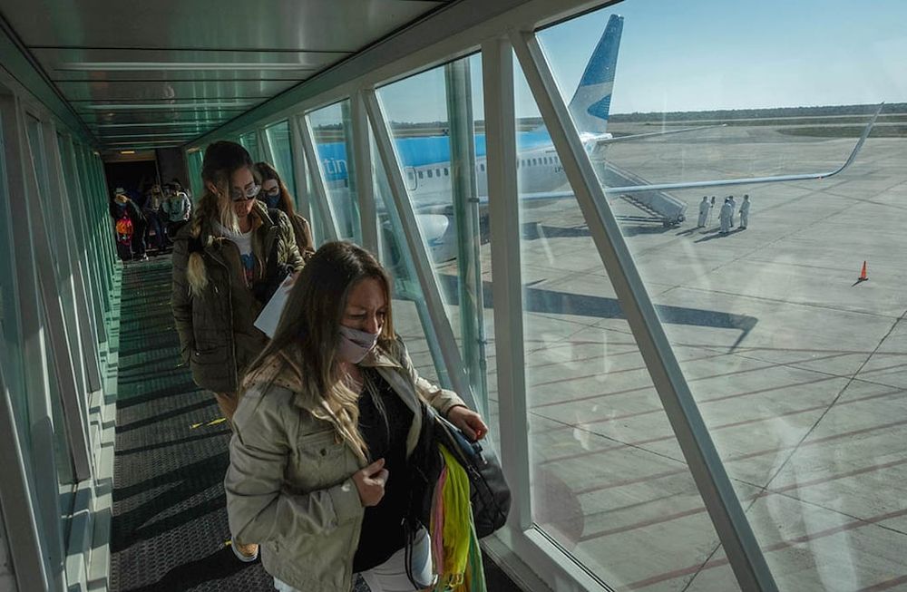 La directora nacional de Migraciones, Florencia Carignano, avisó que ya no será necesario completar una declaración jurada para salir del territorio nacional. / Foto: Ignacio Blanco / Los Andes