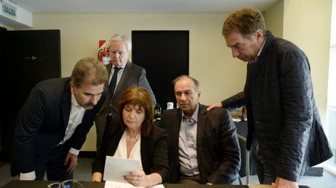 Los Andes | Cumbre del PRO: Cristian Ritondo, Federico Pinedo, Patricia Bullrich, Humberto Schiavoni y Diego Santilli. (PRO)