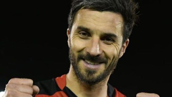 Scocco y amigo y compañero Maxi Rodríguez, continuarán su carrera en el fútbol pero ya no como jugadores sino como entrenadores de los más chicos en Hughes, su pueblo natal. /IG