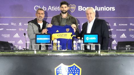 El cordobés Nicolás Orsini y su presentación oficial como jugador de Boca. (Twitter Leandro Tato Aguilera).