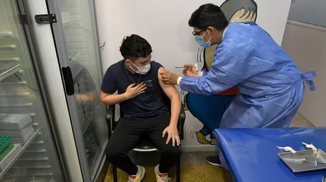 Chile y Uruguay avanzan con la campaña de vacunación y ya aplican la tercera dosis contra el Covid-19. Imagen ilustrativa/ Orlando Pelichotti