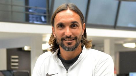 El nuevo entrenador tombino llegó el jueves y realiza la cuarentena en un hotel de la provincia.