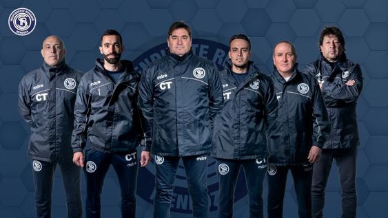 Marcelo Straccia junto a su flamante cuerpo técnico. / Gentileza: Prensa CSIR.
