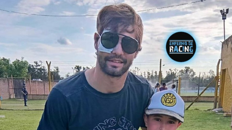 El capitán de Racing , Santi Sosa en las tribunas del estadio de Flandria donde sorprendió y recibió el cariño de la gente.&nbsp;