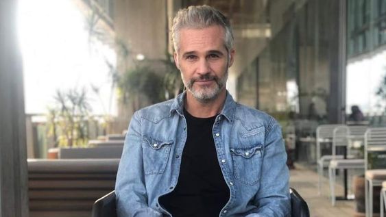 Juan Pablo Medina, actor de La Casa de las Flores es hospitalizado por una trombosis.