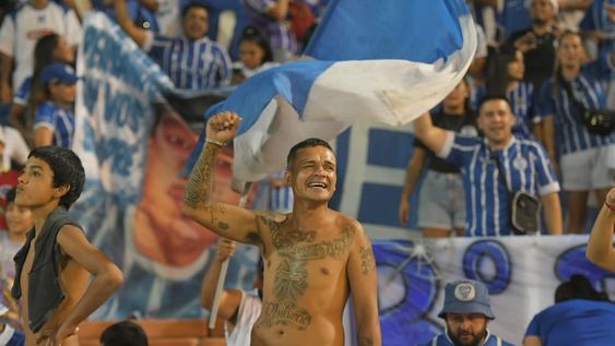Por la quinta fecha de la Copa de la Liga Profesional, el Tomba recibe a Unión SF en el estadio Malvinas Argentinas. / Ignacio Blanco (Los Andes).