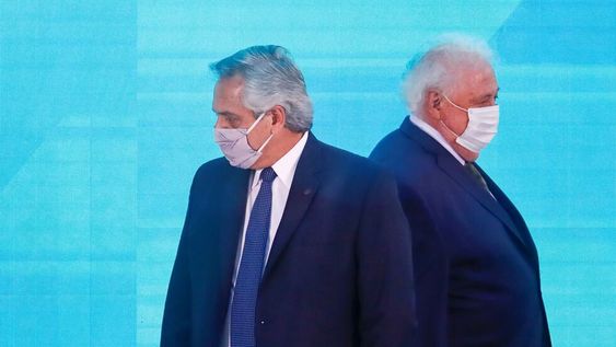Fernández buscó desvincularse del “vacunatorio VIP” y acusó a la oposición de promover contagios