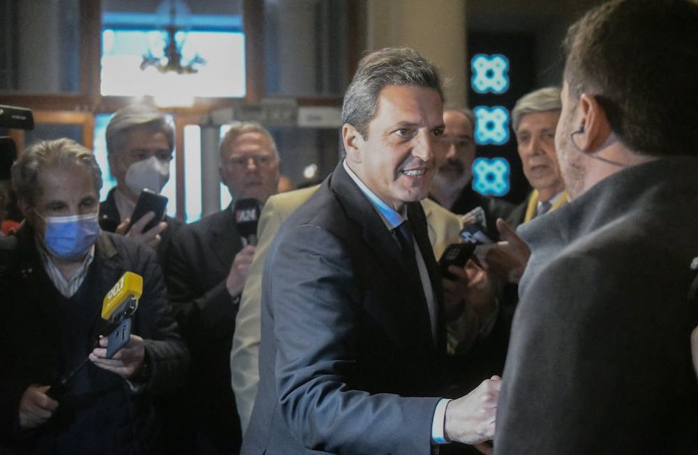 El ministro de Economía partirá este martes hacia Estados Unidos para participar de la Asamblea Anual entre el FMI y el BM. Foto Federico Lopez Claro/Archivo