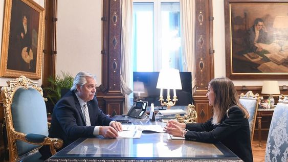 El presidente Alberto Fernández estableció un aumento para el salario familiar y el anuncio lo hizo Fernanda Raverta, titular de Anses