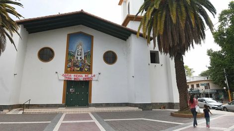 Parroquia Nuestra Señora de la Carrodilla ubicada en el Distrito Carrodilla del Departamento de Lujan de Cuyo.