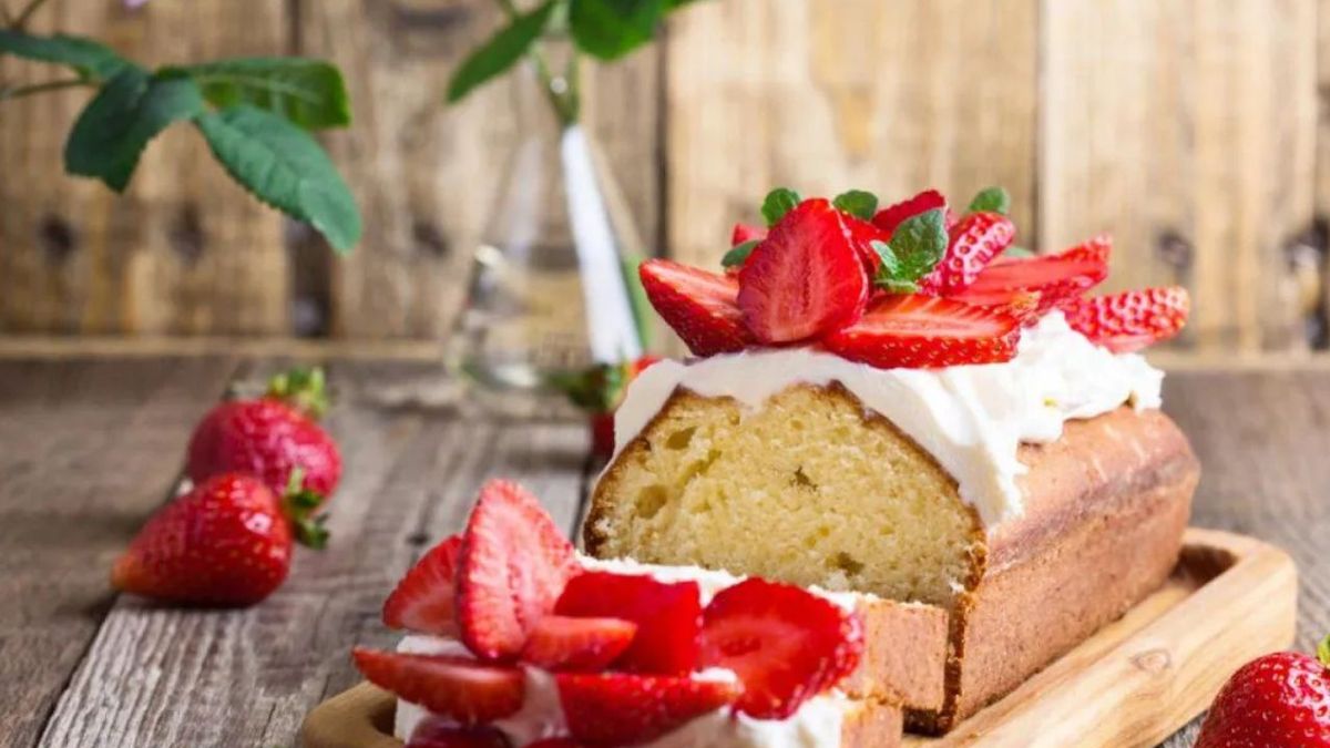 Receta saludable en poco tiempo: cómo hacer un budín integral de limón y frutillas