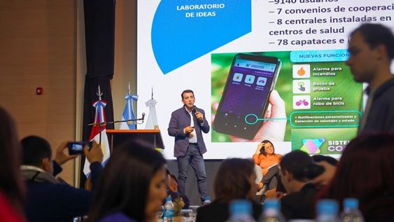 García Zalazar expuso en Córdoba sobre descentralización y pidió “un país que mire más a los gobiernos locales”