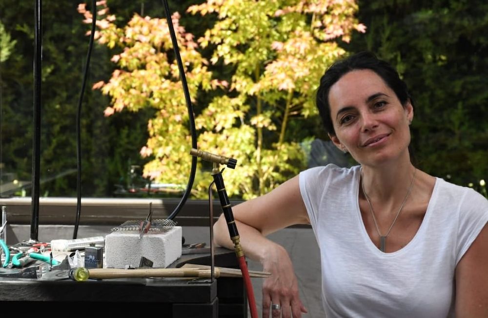 Con un presente que la coloca como joyera en formación, María Eugenia Romá comparte sus proyectos, pensamientos y conocimientos con Los Andes.