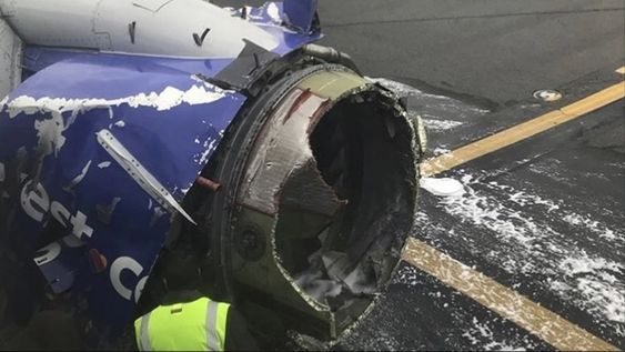 Lo vi girando en el motor: video muestra al avión que mató a un hombre en el aeropuerto de Denver