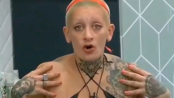 ¿Saben lo que se siente cuando alguien te tiene envidia y bronca? Conectó con toda la casa pero conmigo no. ¿Yo que tengo? ¿HIV (VIH en español?, expresó Furia en el programa.Foto: Captura