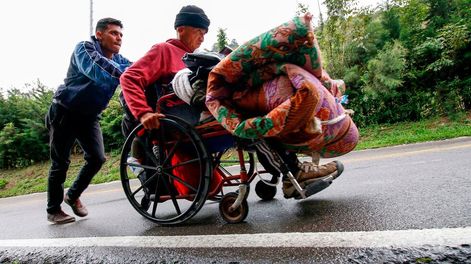 Venezuela: kilómetros en silla de ruedas para conseguir medicinas