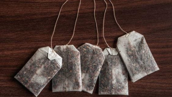 los cientificos revelan por primera vez que las bolsitas de te liberan millones de microplasticos