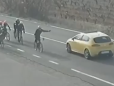 Violencia al volante: un conductor intentó atropellar a siete ciclistas tras pedir que bajara la velocidad