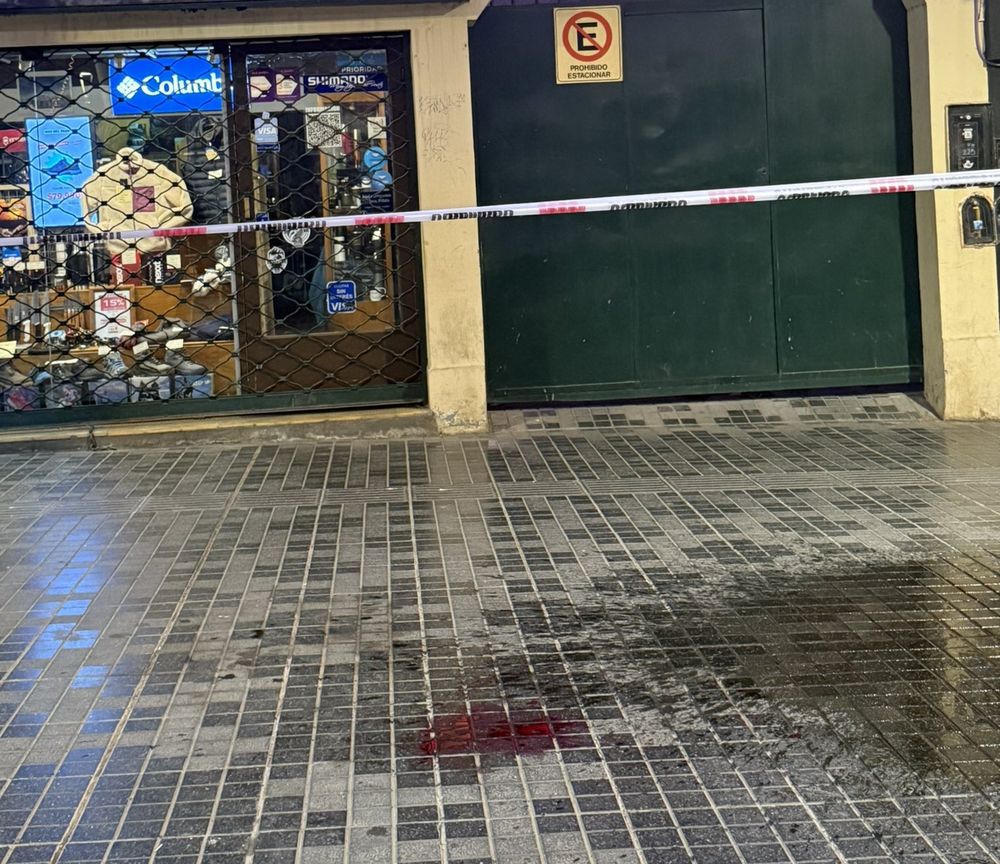 Apuñalaron a un joven en la calle Arístides