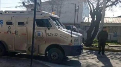 El blindado pertenece a la empresa Brinks. Foto: Gentileza