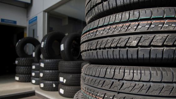 La fábrica Pirelli suspende su producción por la caída de ventas