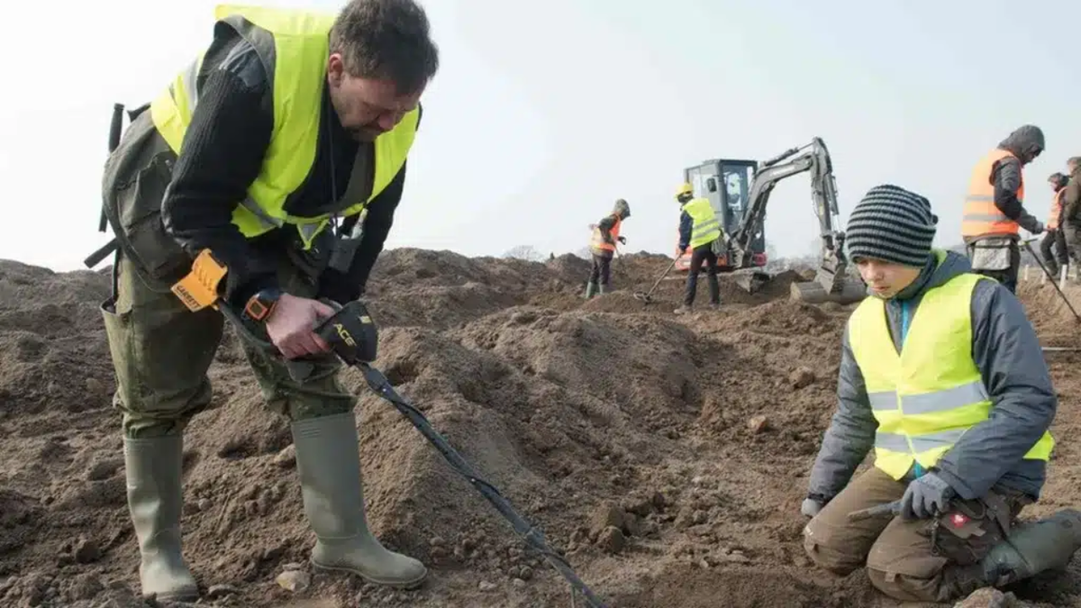 Tiene 13 años, descubrió un tesoro vikingo y destapó la historia real detrás del Bluetooth