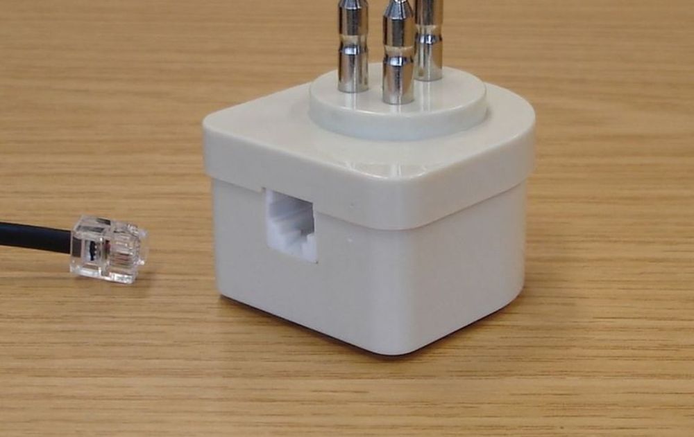 Los adaptadores quemados o rotos son un estorbo y ahora pueden ser la solución para encontrar objetos pequeños en casa.