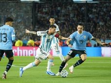 Lionel Messi vuelve a jugar en La Bombonera. Lionel Messi vuelve a jugar en La Bombonera.