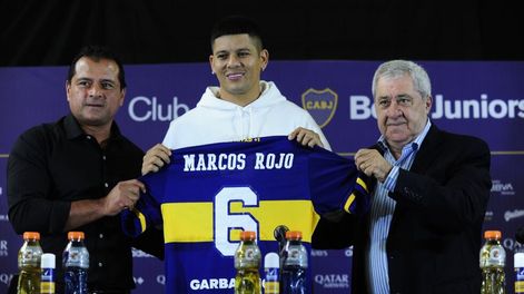 Marcelo Delgado, Marcos Rojo y Jorge Amela durante la presentación del ex Manchester United. / Clarín