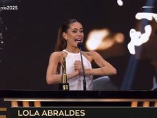 quien es lola abraldes, la princesa que gano el martin fierro 2025 a revelacion