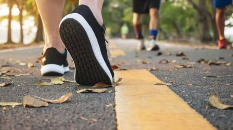 Una caminata diaria reduce varios problemas de salud.