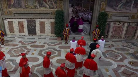 Cónclave: así ingresaron a la Capilla Sixtina los 133 cardenales que eligirán al nuevo papa.