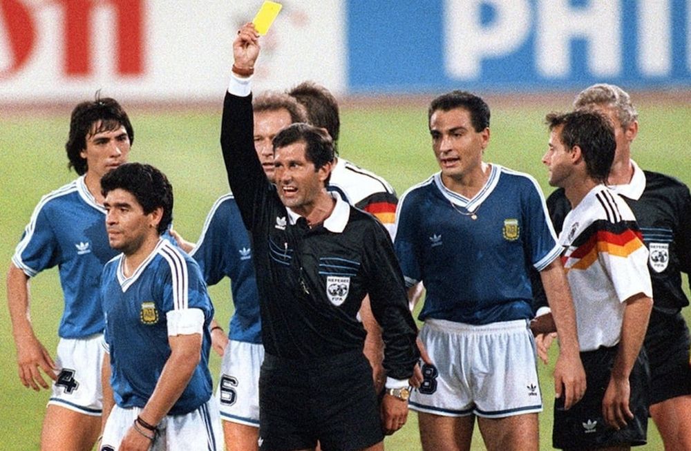 Un video revela el claro penal para Argentina que Codesal no cobró en la final del 90