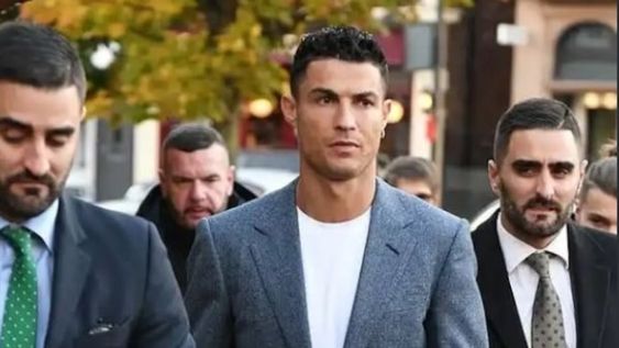 Cristiano Ronaldo, con sus dos guardaespaldas gemelos de Portugal, que sirvieron en Afganistán.